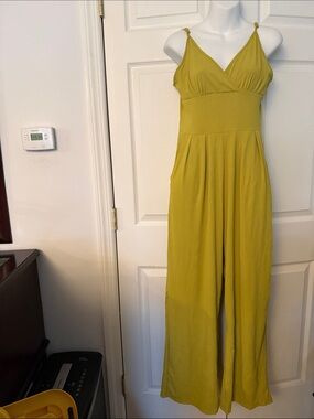 Sleeveless Olive Green Wide-Leg Jumpsuit with V-Neck